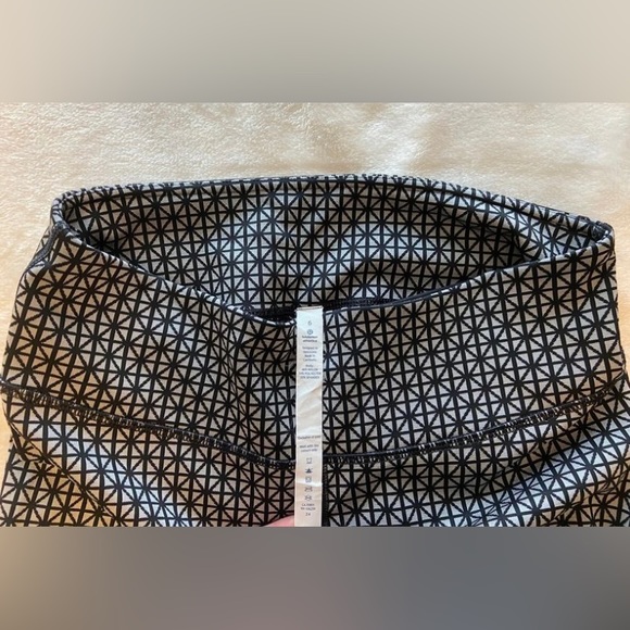 Lululemon- Wunder Under Pant-  Tri Geo Silver Spoon Black- Size 6 - Picture 5 of 5